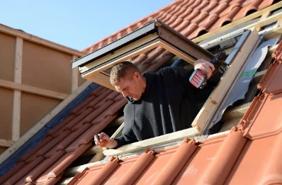 Pose de fenêtres de toit Velux à Bussière-Badil